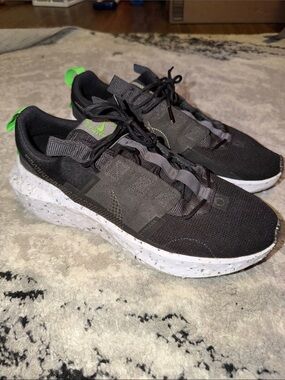 Nike Men's Black Sneakers with Green Accent